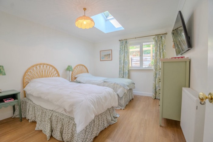 Ventnor Bungalow, Isle of Wight — image 11